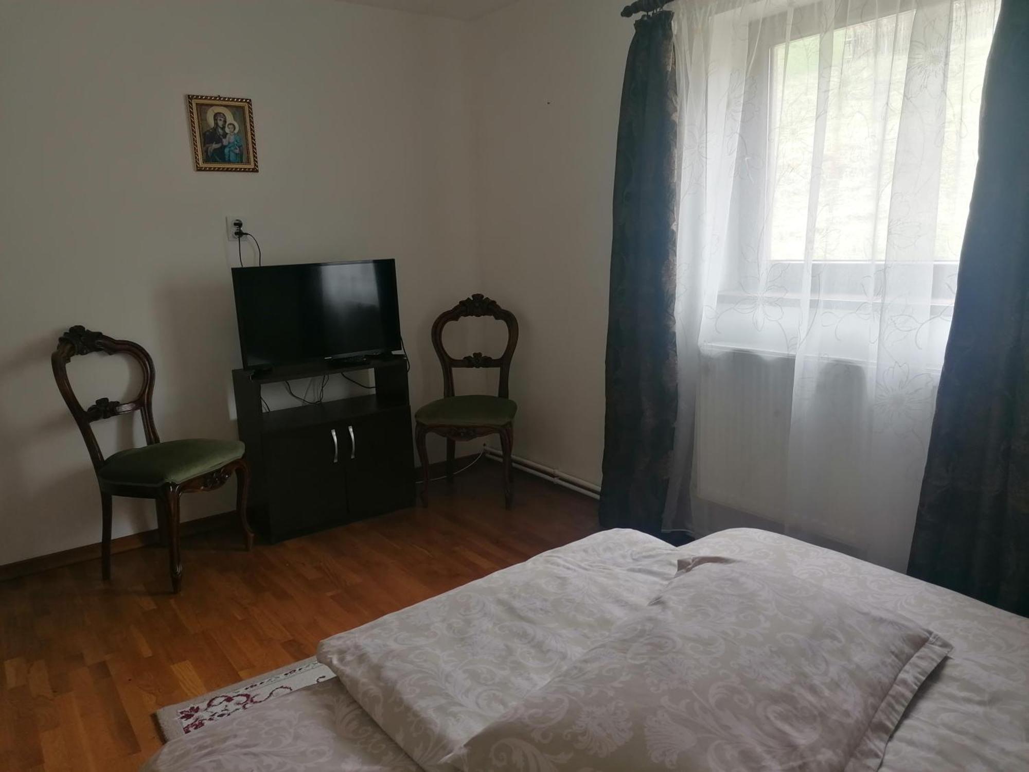 Pensiunea Casa Fierarul Din Bucovina Vatra Moldoviţei Zimmer foto